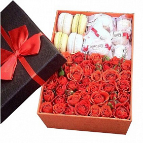Цветы и сладости в коробке средняя 7