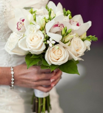 Букет невесты из орхидей и белых роз - Фото 1
