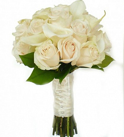 Букет невесты из калл и белых роз