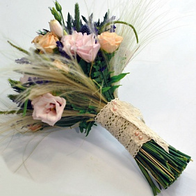 Букет невесты из кустовой розы, лизиантуса и эрингиума
