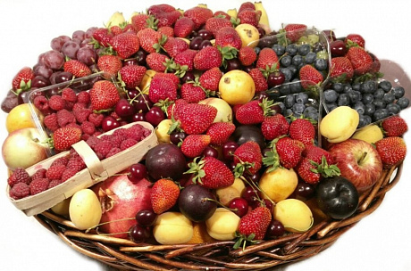 Огромная корзина ягод и фруктов - Фото 1
