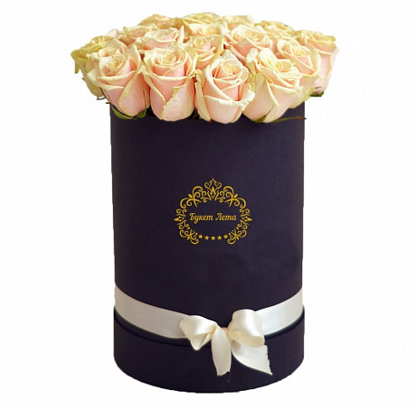 15 кремовых роз в черной бархатной коробке - Фото 1