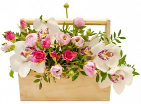 Розы, орхидеи и декоративная зелень в ящичке