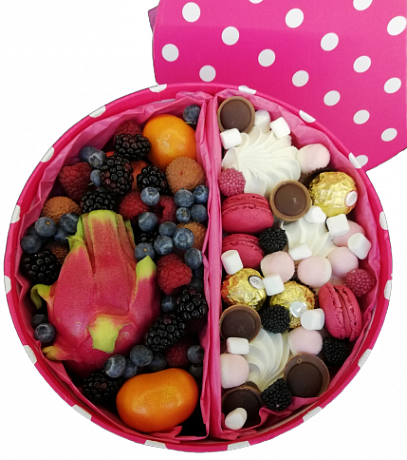 Коробка ягод, зефира и сладостей - Фото 1
