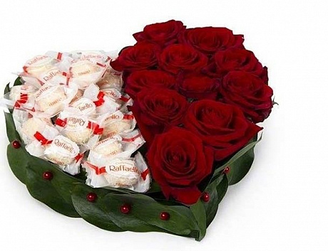 Сердце из роз и конфет Сладкое послание - Фото 1