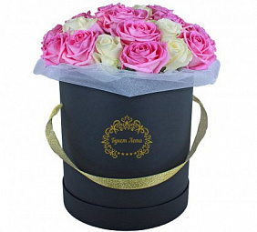 19 роз в малой шляпной бархатной коробке